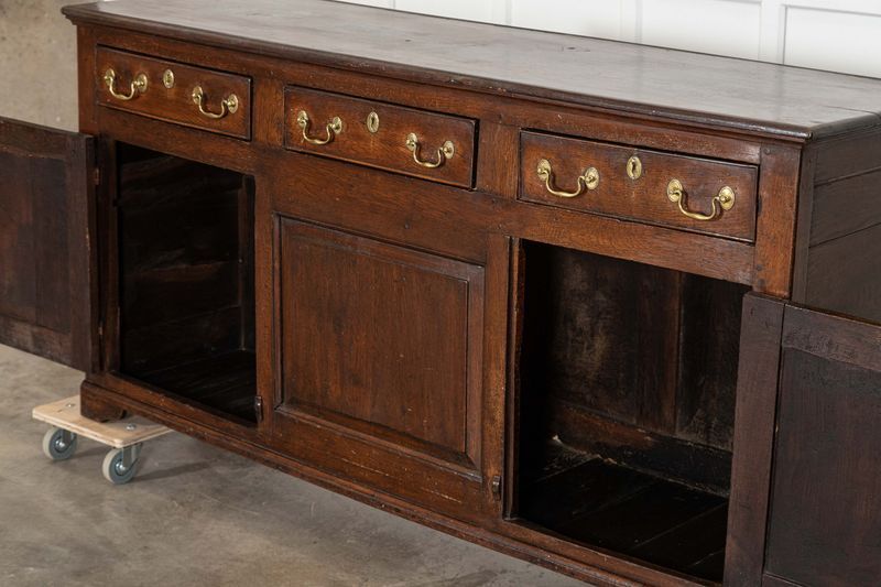3968.0 English George III Oak Dresser Base photo