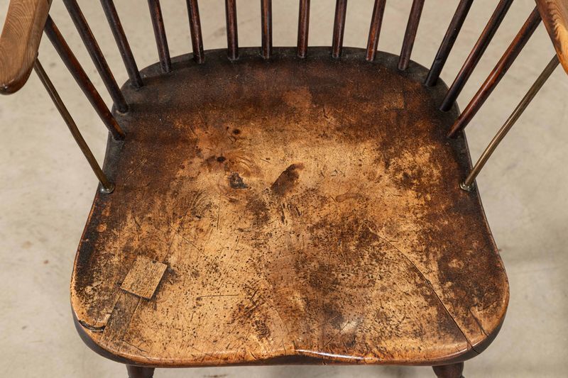 photo vinterior 19thc English Vernacular Yew & Fruitwood Stick Back Windsor Chair
