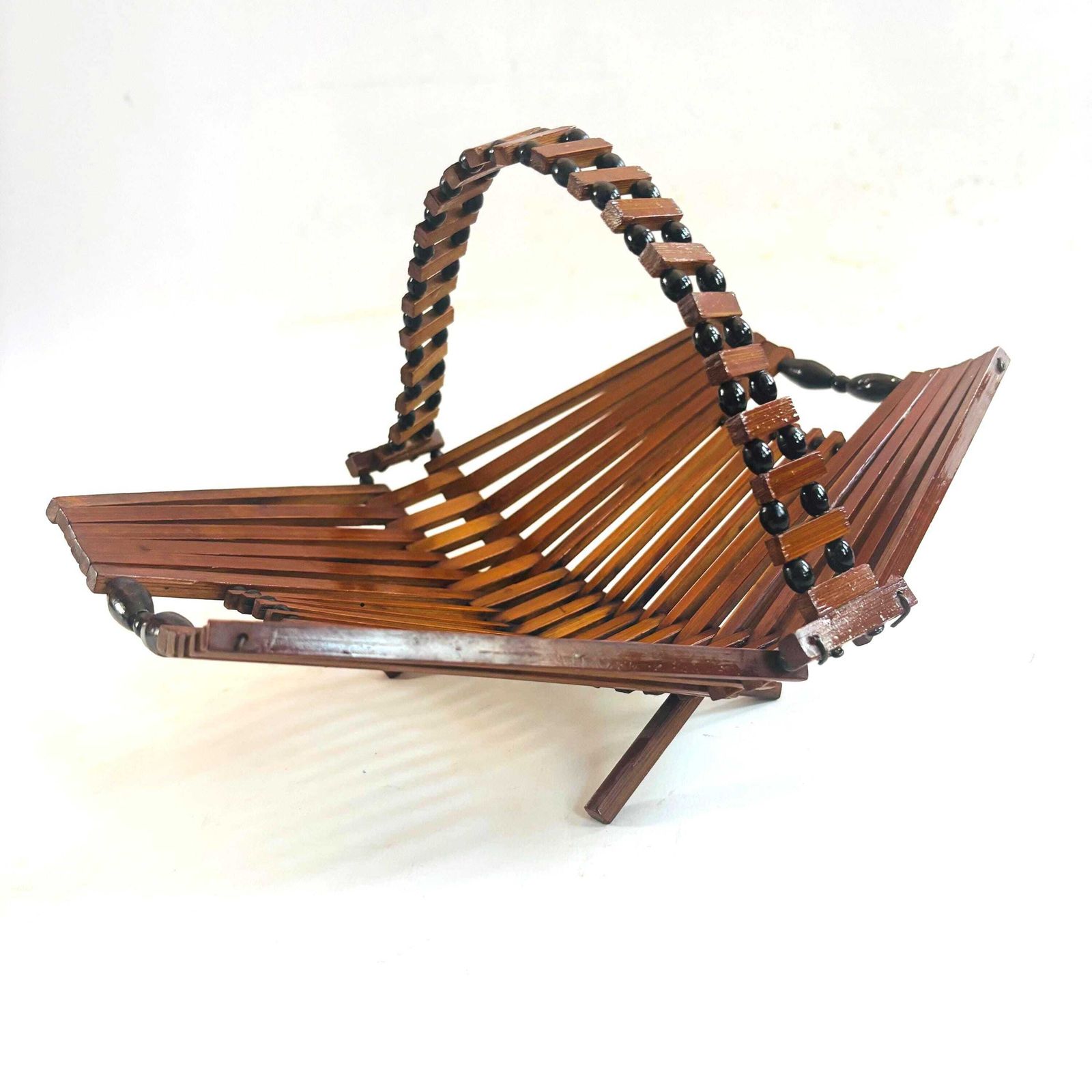 Panier pliant mid-century scandinave en bois et perles, organiseur laine et bibelots