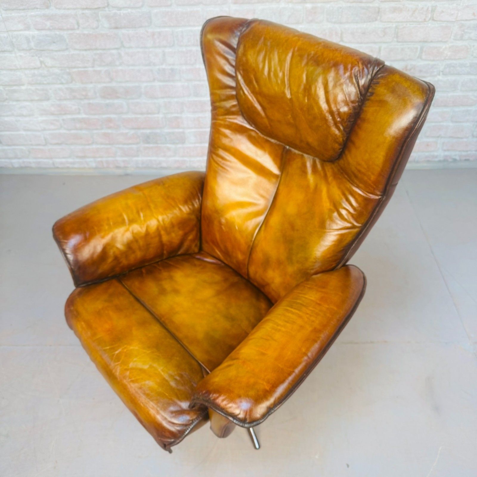 875.0 Vintage Danish Hort Knudsen Tan Leather Swivel Reclining Chair photo