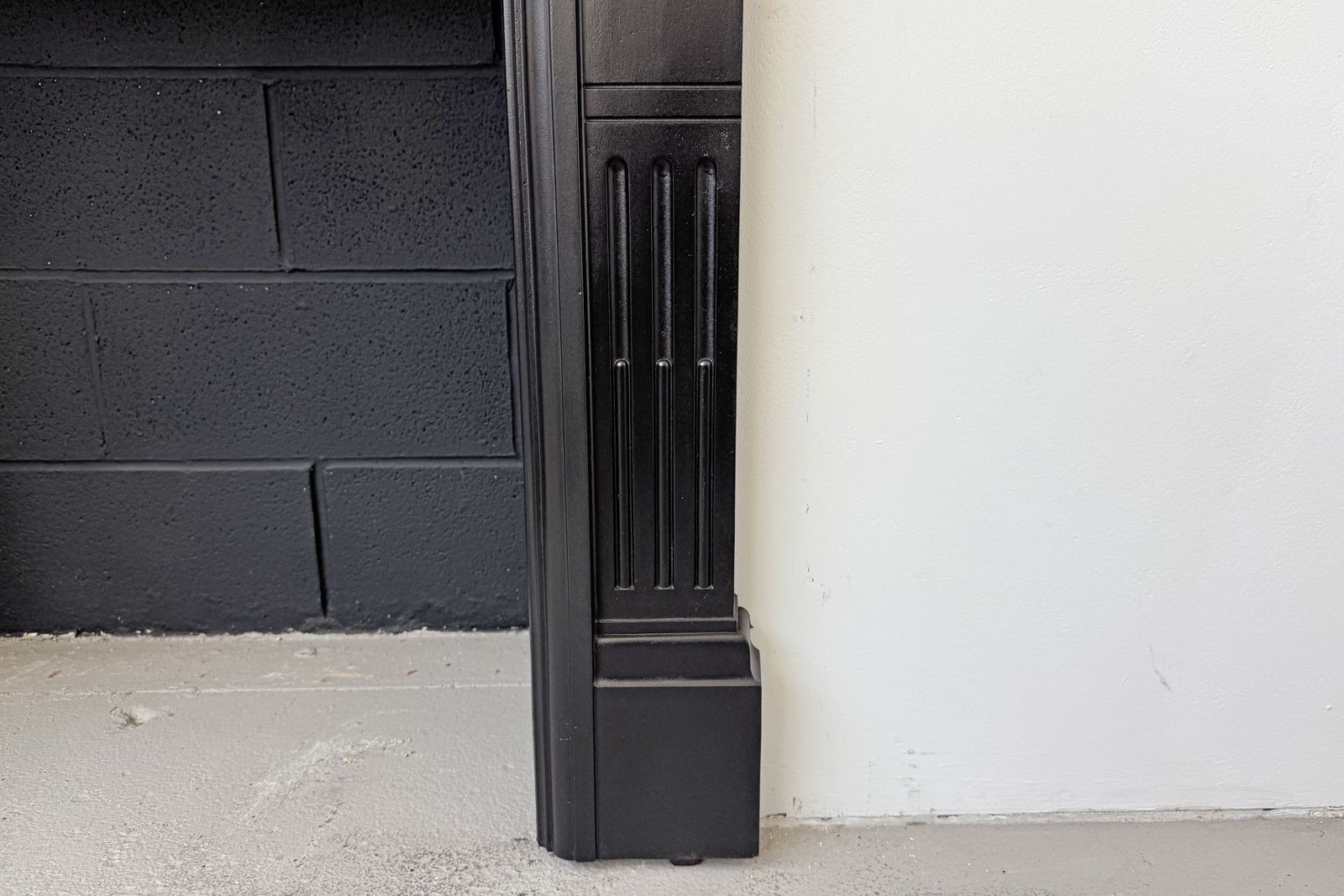 photo furniture Antique Late Victorian Cast Iron Fireplace Surround