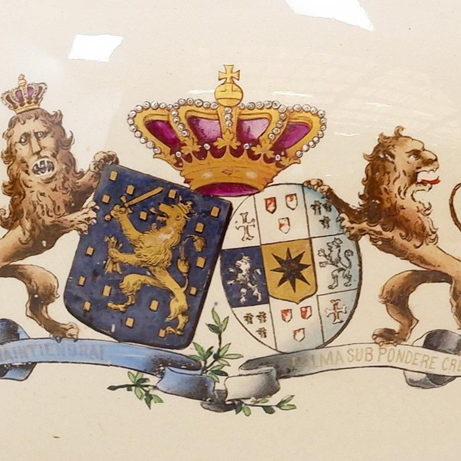 photo vinterior Large Wine Carafe Decorated With The Coats Of Arms Of King William III And Queen