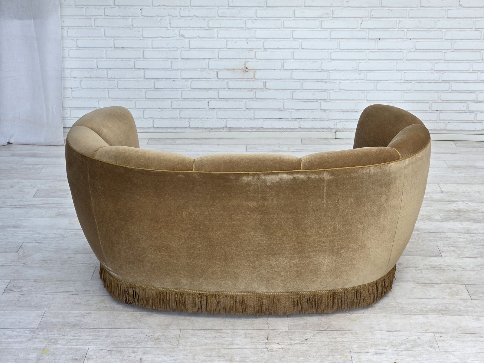 photo vinterior 1960s, Danish "Banana" 2 Seater Sofa, Green Furniture Velour, Oak Wood.