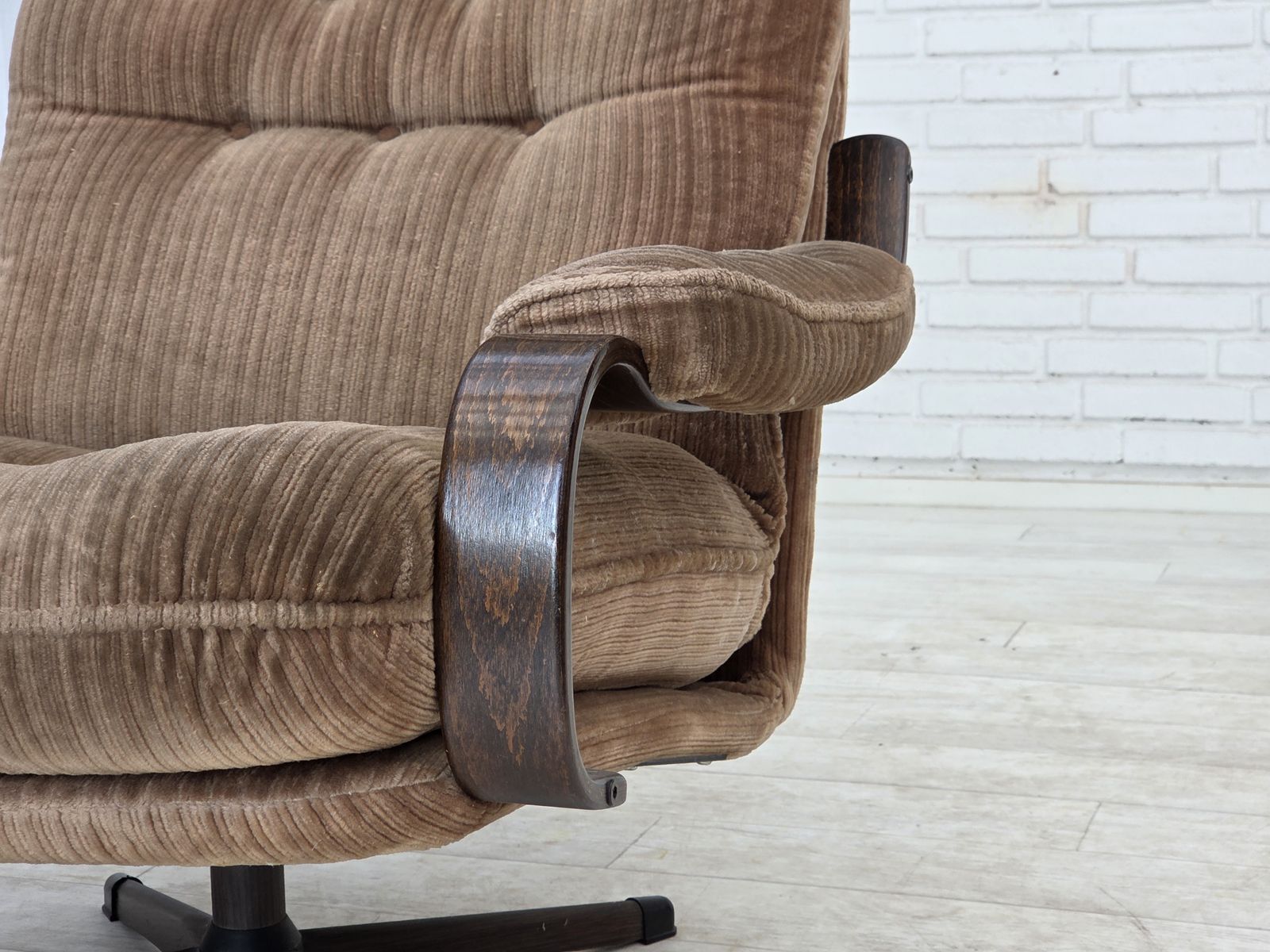 photo furniture 1970s, Danish Swivel Armchair, Brown Furniture Corduroy.