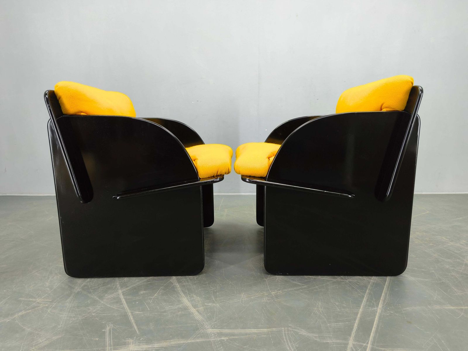 photo vinterior Pair Of Italian Space Age Armchairs, Black Lacquer, 1970s