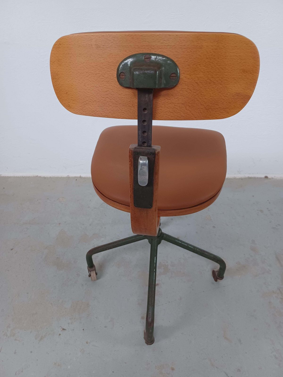 photo furniture 1940´S Fritz Hansen Restored Office /  Workshop Chair Reupholstered In Leather