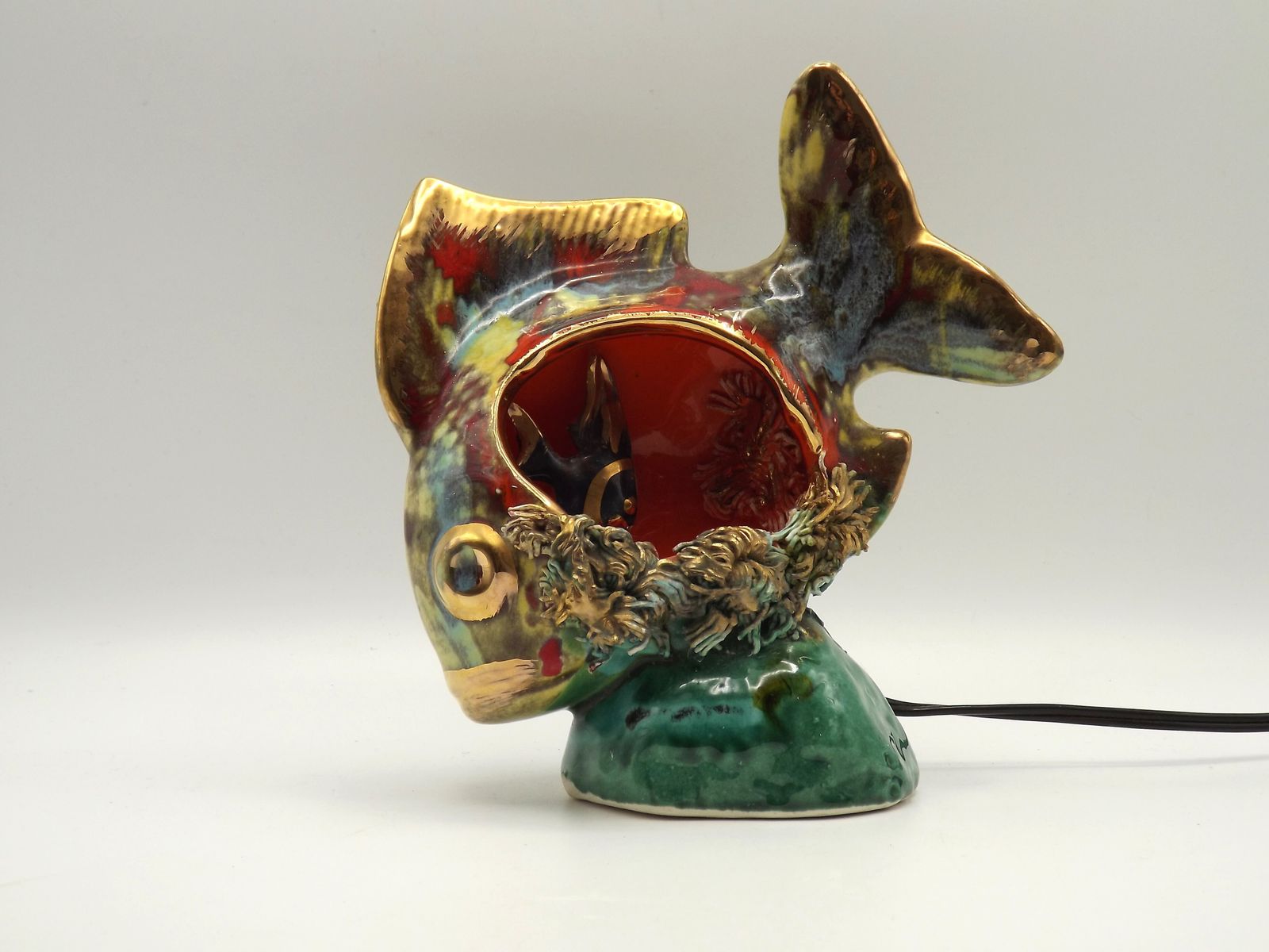 Lampe de table en céramique de Vallauris, poisson polychrome, estampillée, années 1950 photo furniture
