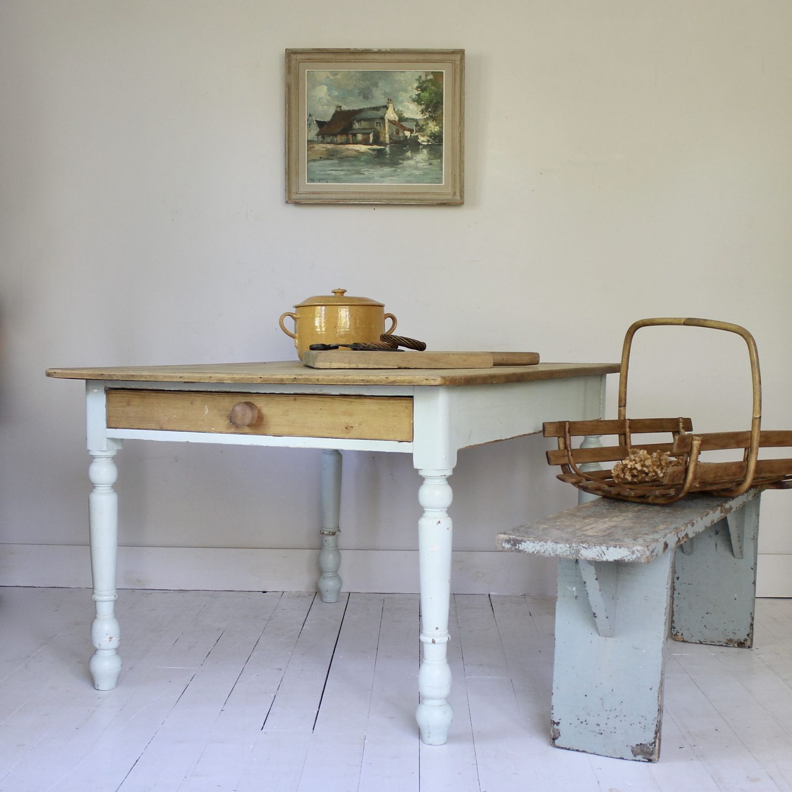 photo furniture Large Victorian Farmhouse Kitchen Table