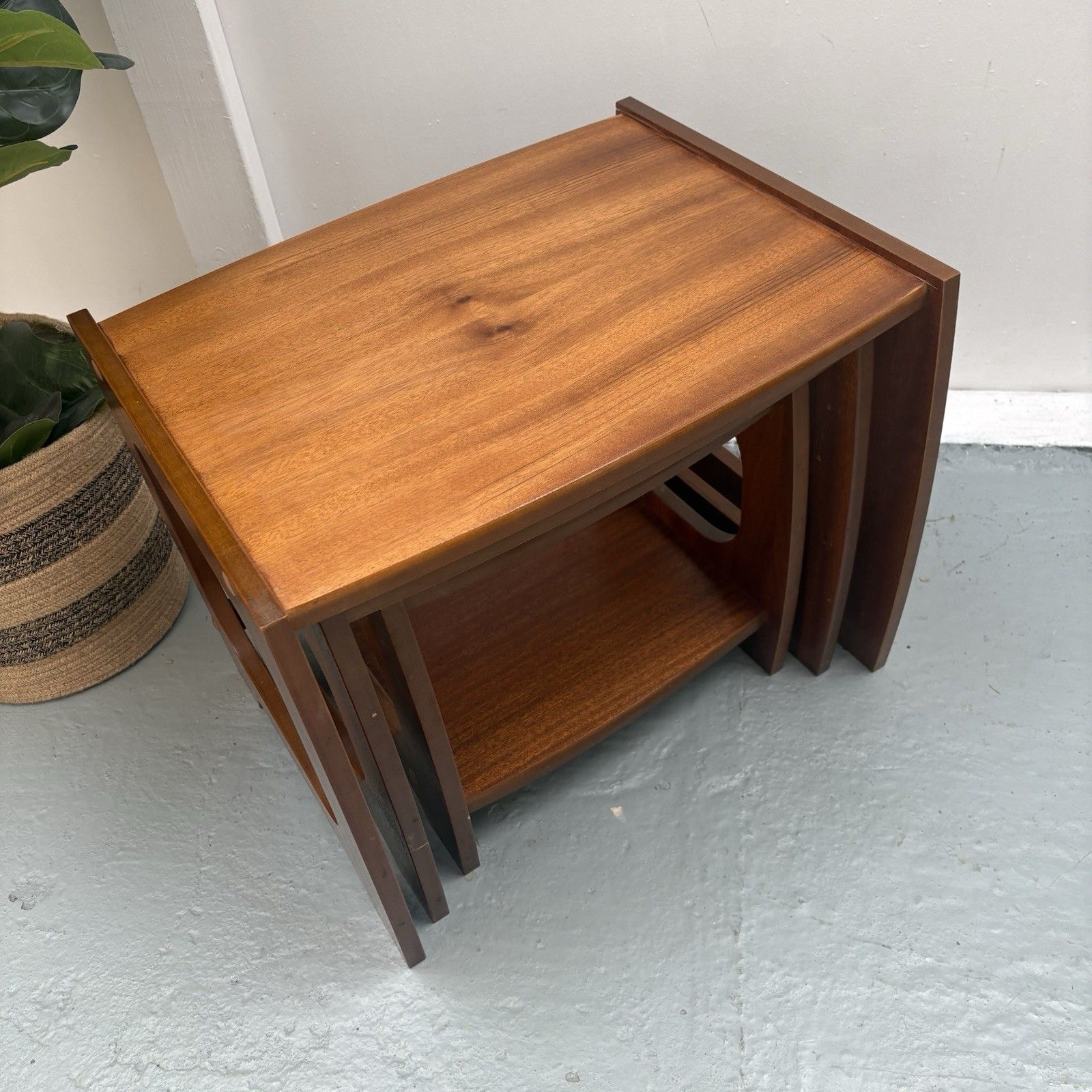Mid Century Stonehill Space âge Set Of Nesting Tables 1970's photo vinterior