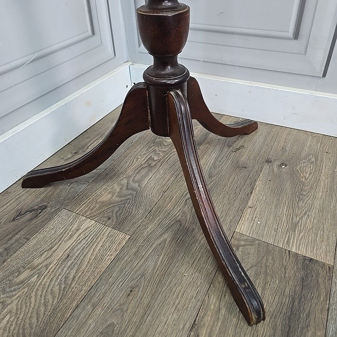 photo furniture Antique Plant Stand Table Tall Wooden Turned & Carved Torchere Solid Mahogany