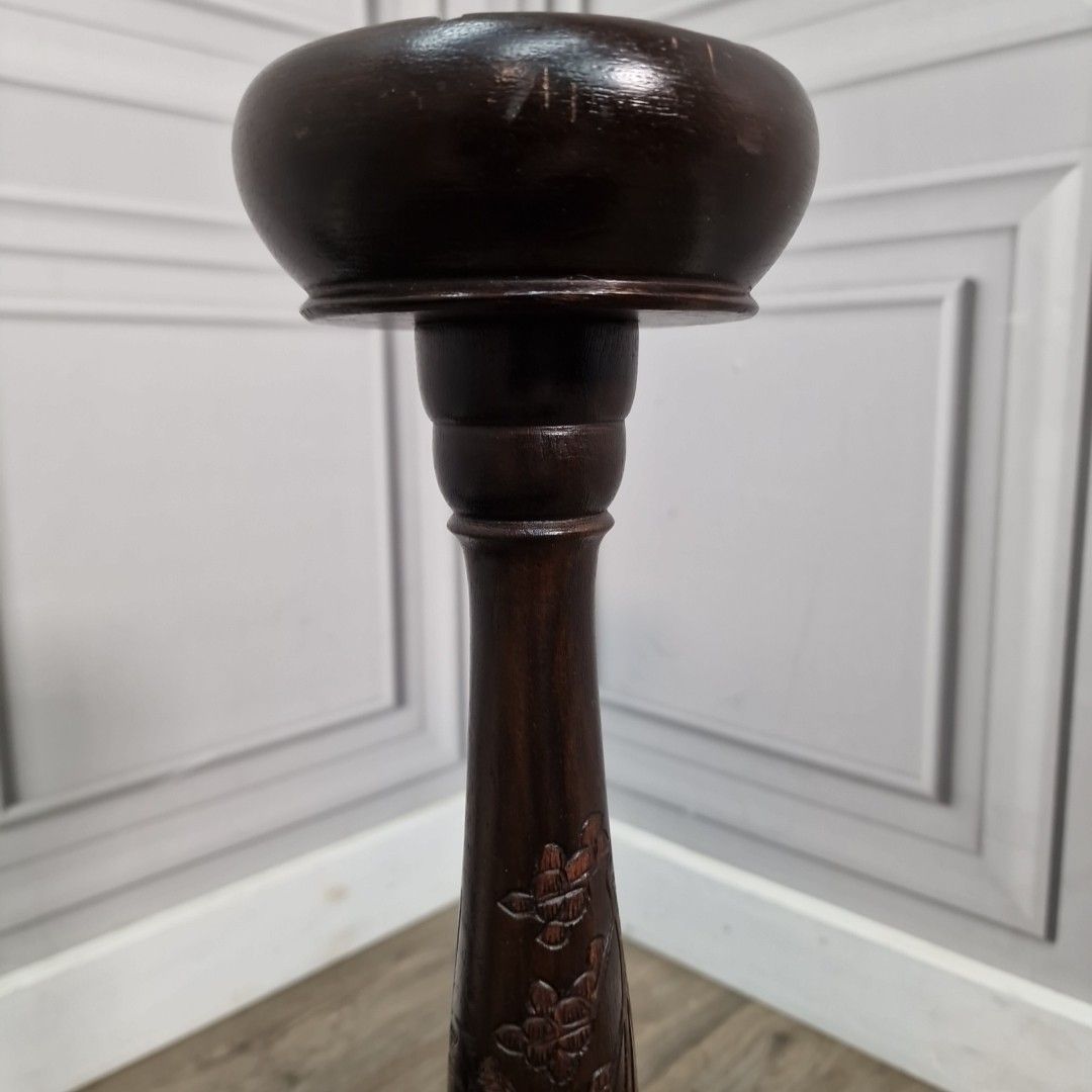 photo vinterior Vintage Ashtray Plant Stand Mid Century Carved Hardwood – Oriental Figural Scene