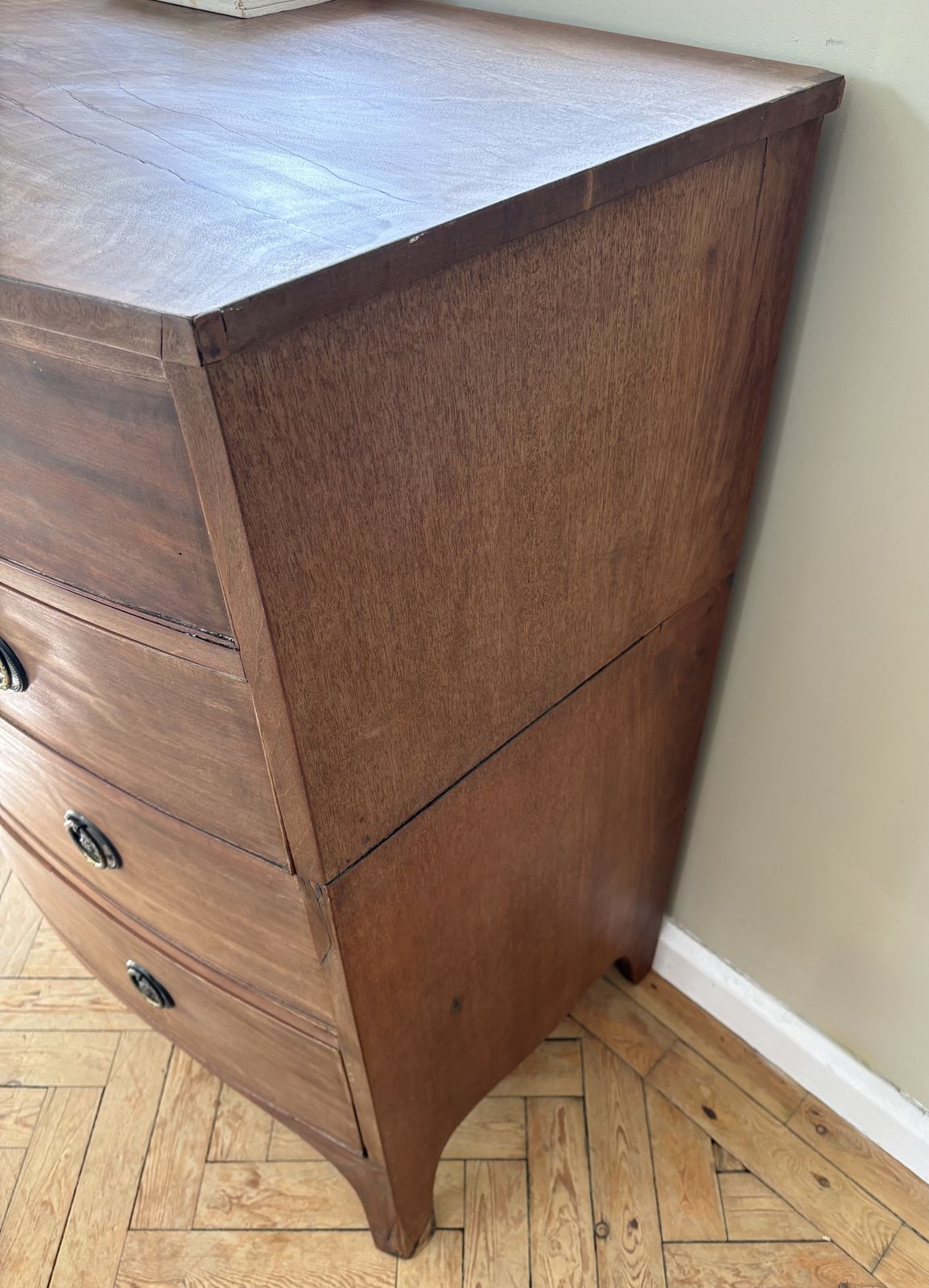 photo vintage Antique Mahogany Bow Fronted Chest Of Drawers ( Separated Into Two Parts )