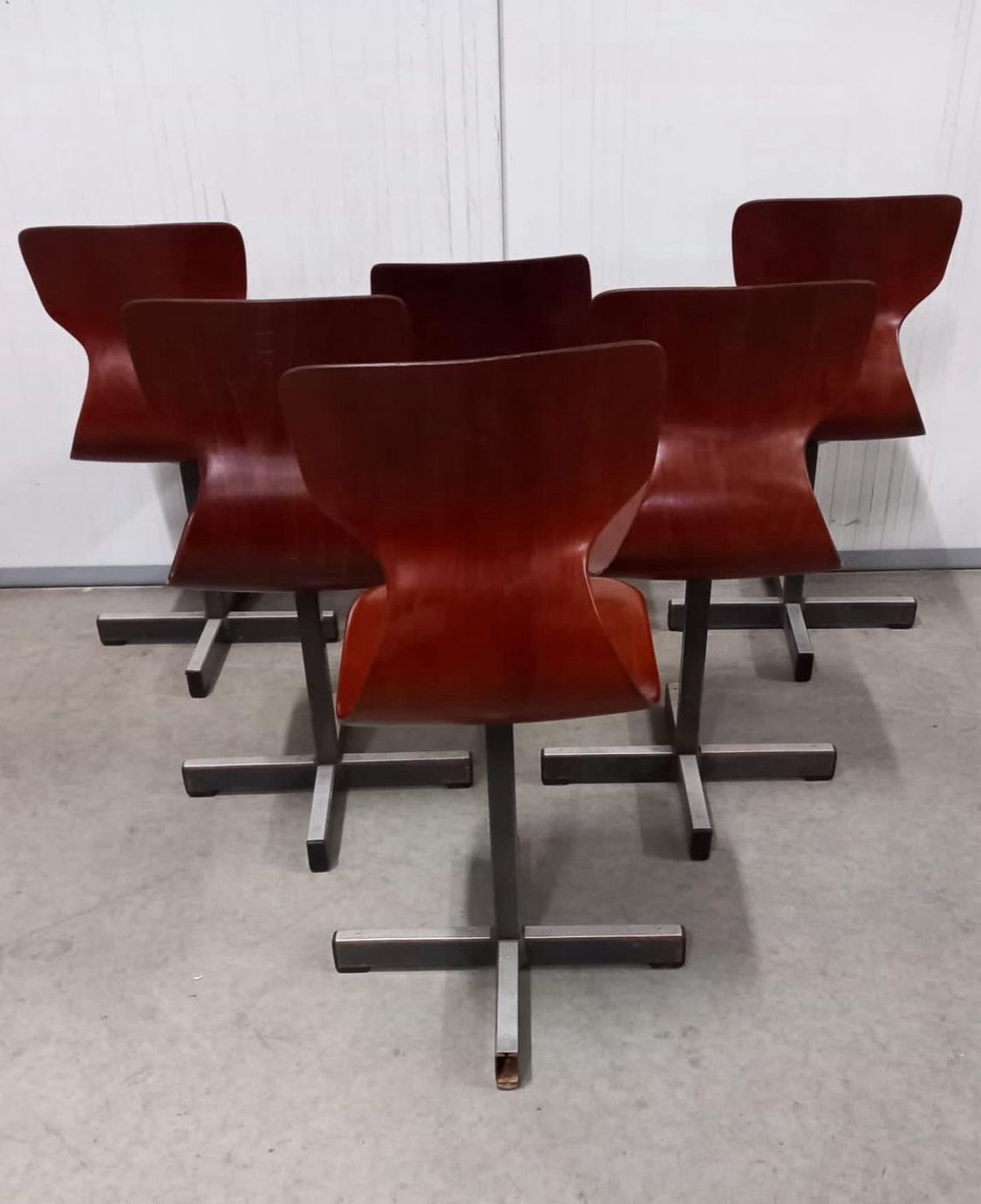 Set Van 6 Mid Century Modern Pagholz Stoelen, Gevormde Multiplex Zitting, Stalen Onderstel, Jaren 1960 photo for sale
