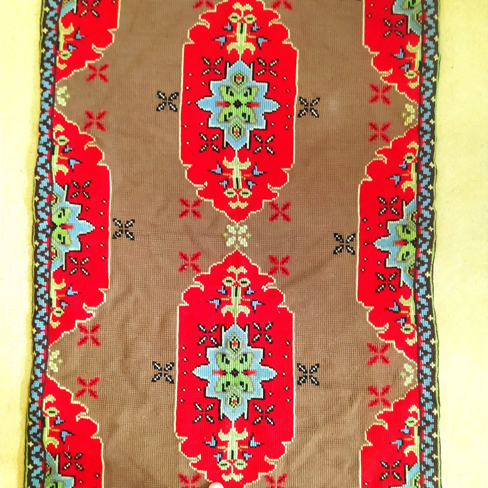 Handgeweven kruissteek kilimkleed, ca. jaren 1960 photo 220.0