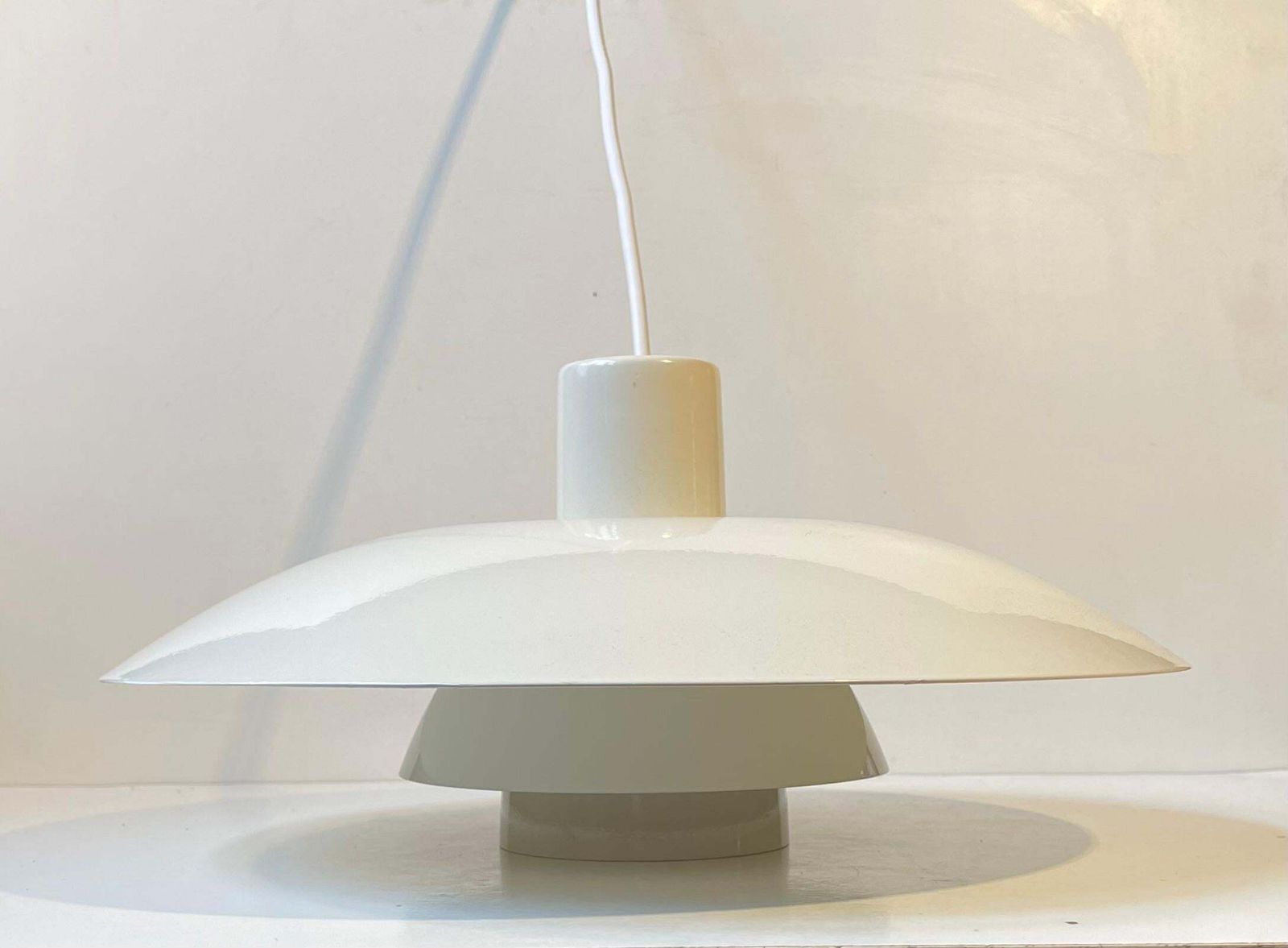 photo furniture Vintage Cream White Ph4 / 3 Pendant Lamp By Poul Henningsen For Louis Poulsen