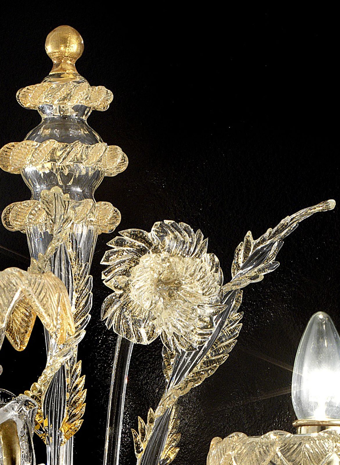 Luxury Italian "Ca' Rezzonico" With Gold Flowers And Leaves Murano Glass photo for sale
