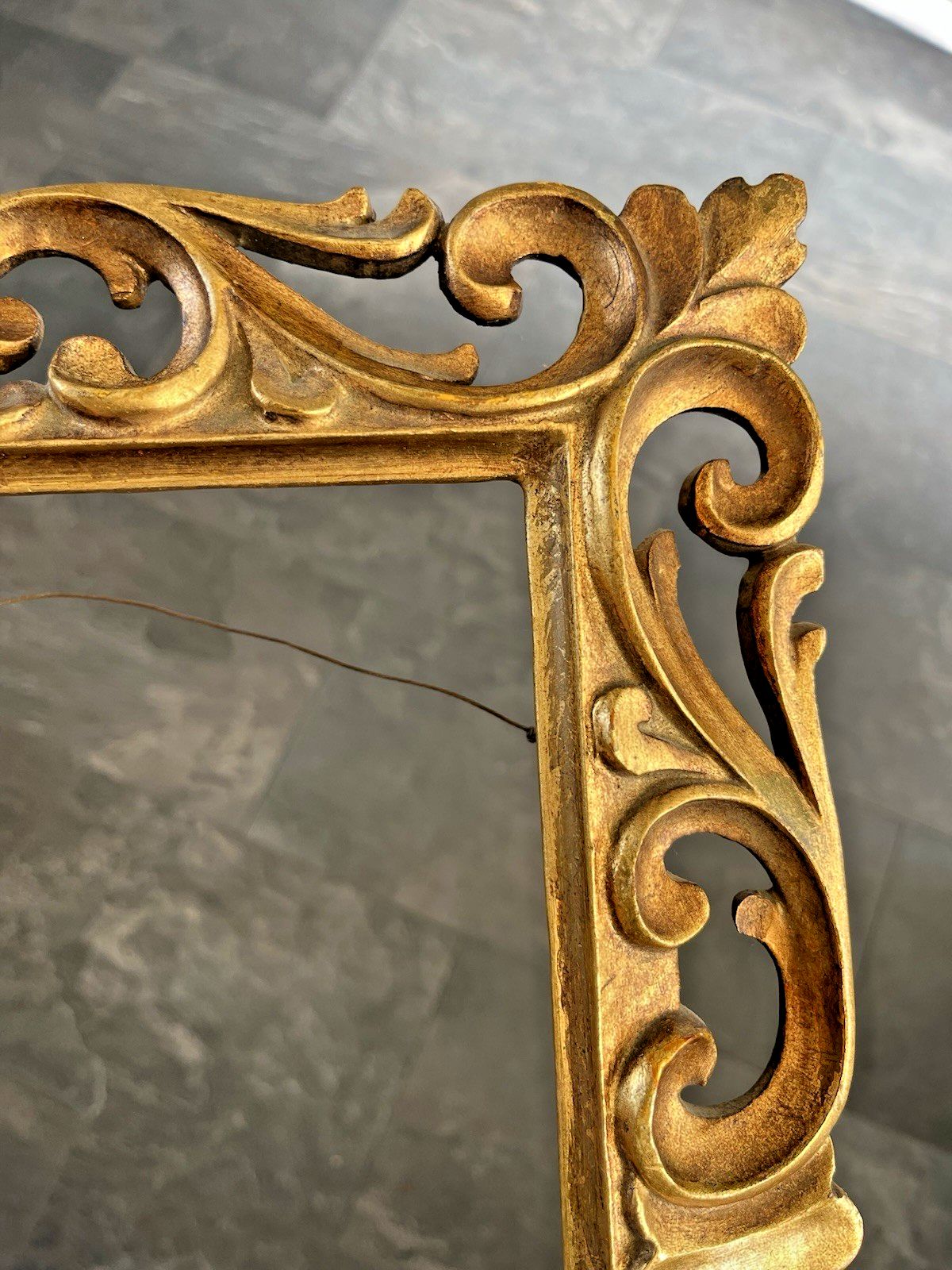 photo vintage Superb Italian Ornate Giltwood Rococo Frame For Antique Picture Painting Mirror