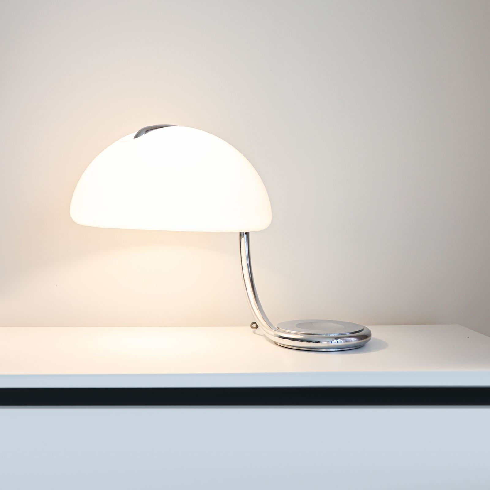 Martinelli Luce Serpente Tafellamp, Italië, Jaren 1970. photo furniture