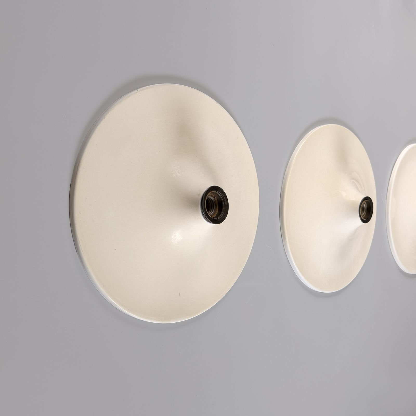 Set Van 3 Vintage Schijfwandlampen, 'Charlotte Perriand' Voor 'Les Arcs', Jaren 1970. photo furniture