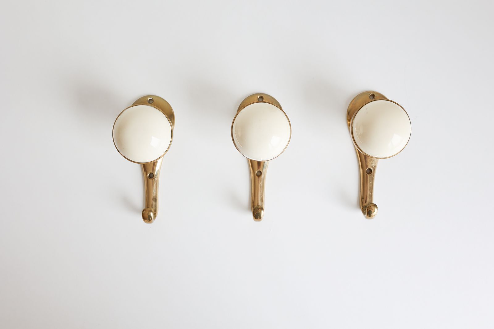 Set van 3 Italiaanse messing kapstokhaakjes, jaren 1970. photo furniture