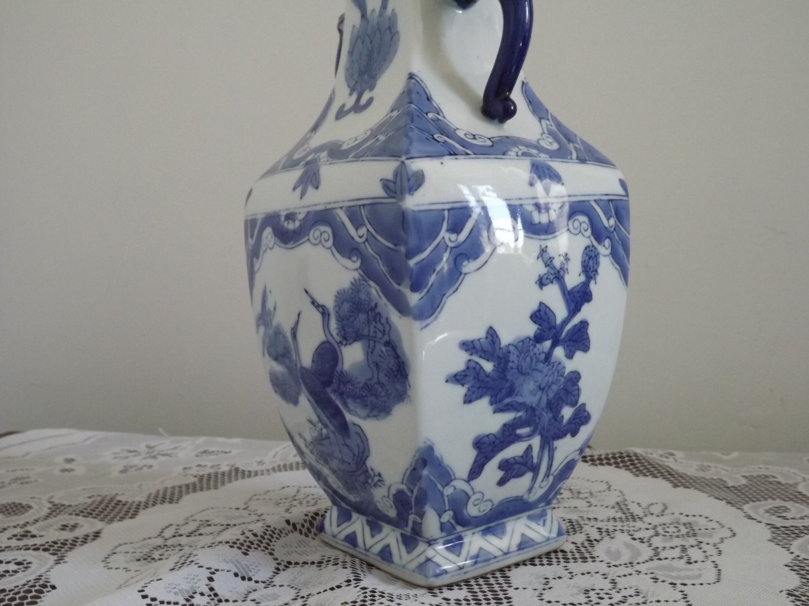 Verlichting Vintage Chinese grote kraanvogel vierkante porseleinen vaas lamp met Foo Lion handvatten photo