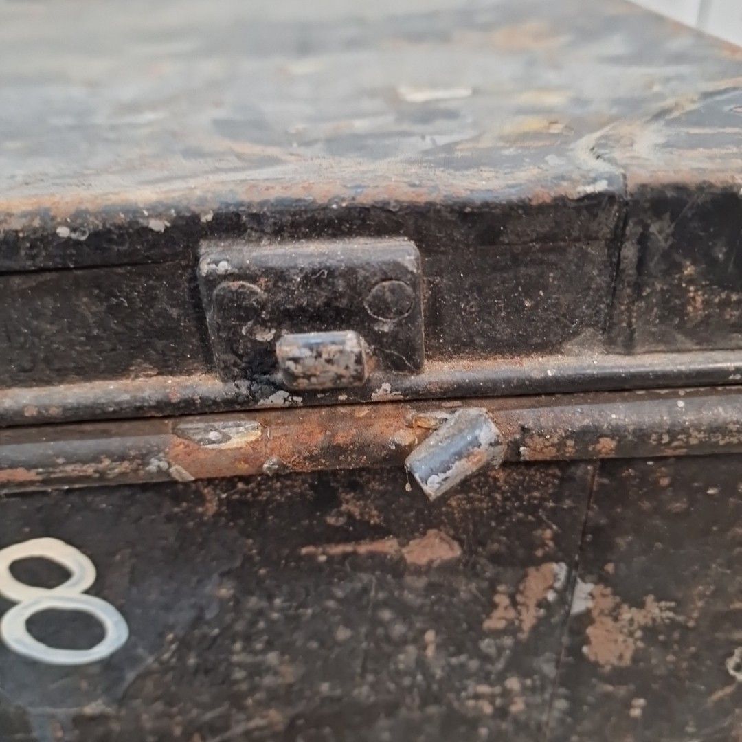 photo vinterior Vintage Industrial Metal Trunk Kingston Transport London Storage Chest Tool Box