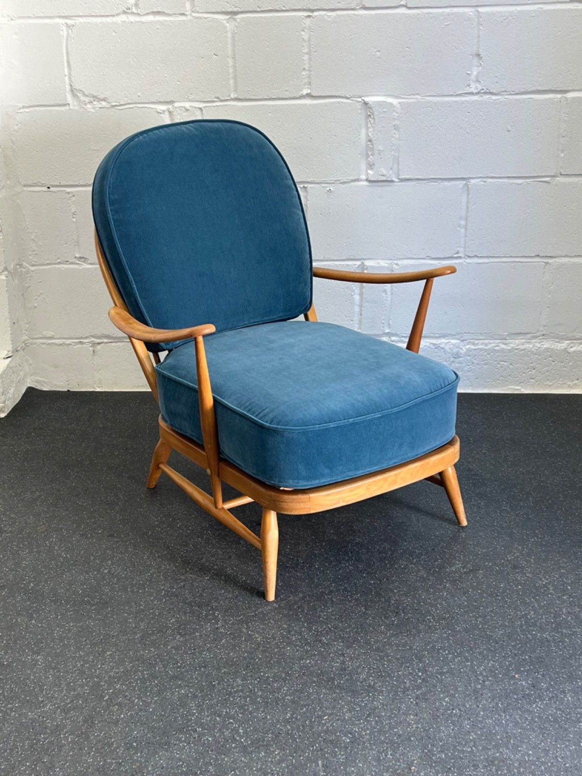 Ercol Armchair Vintage Model 203 Midcentury Blonde (Delivery Available)