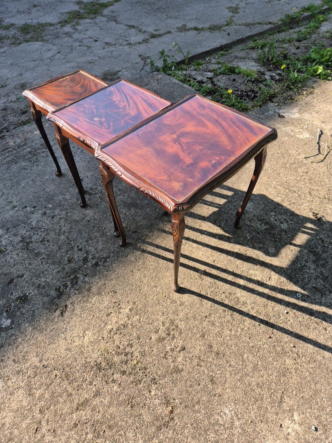 Vintage Nest Of 3 Mahogany Tables With Queen Anne Legs & Glass Tops photo vinterior