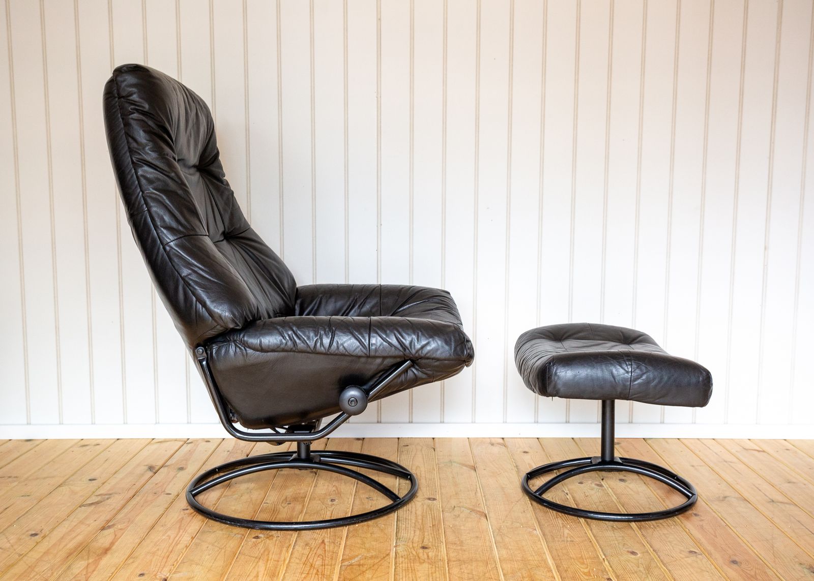 photo for sale Norwegian Black Leather Lounge Chair & Footstool Set Swivel Reclining Ekornes Stressless 1980s Mid Century Star Wars Darth Vader Ottoma.N Mcm