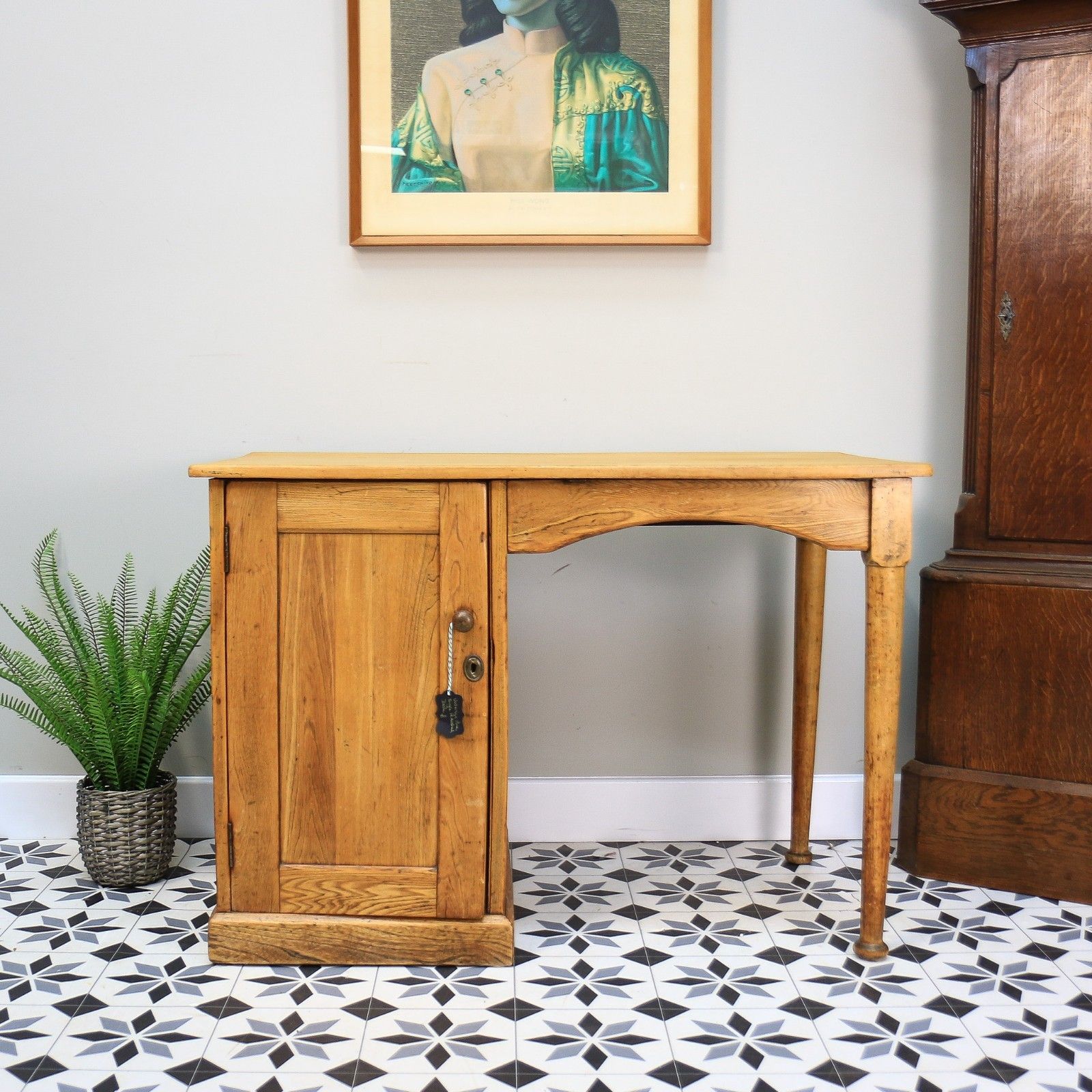 Desk Pine Single Pedestal Desk King George V photo furniture