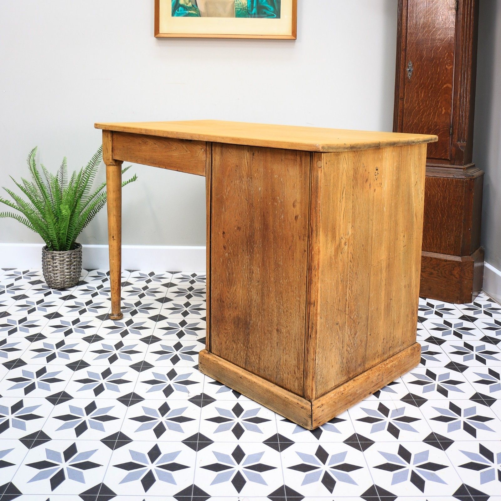 Desk Pine Single Pedestal Desk King George V photo Furniture