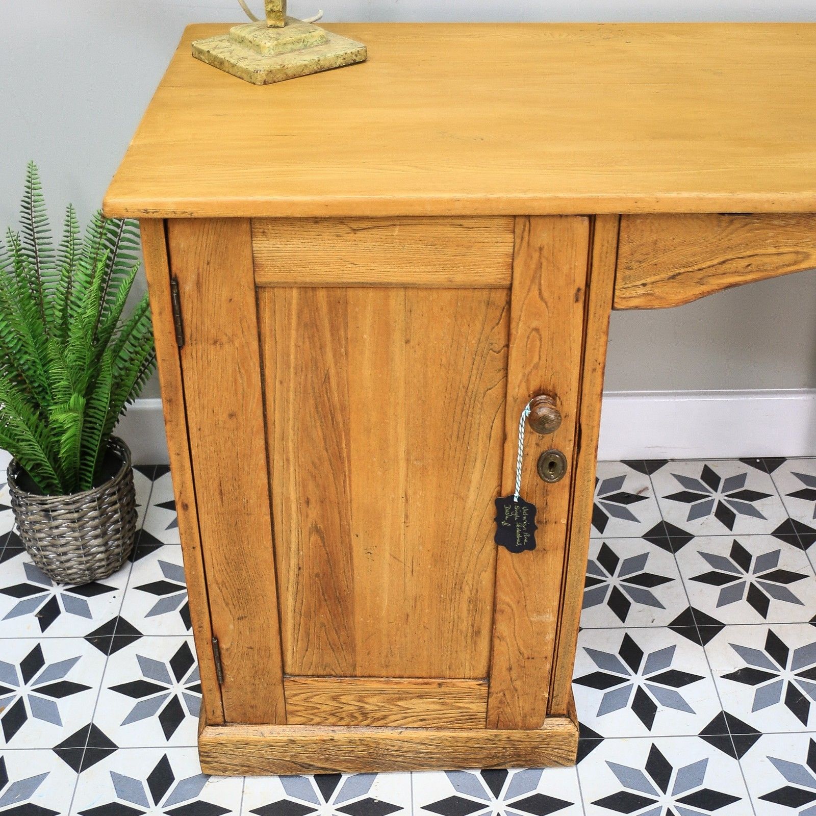395.0 Desk Pine Single Pedestal Desk King George V photo