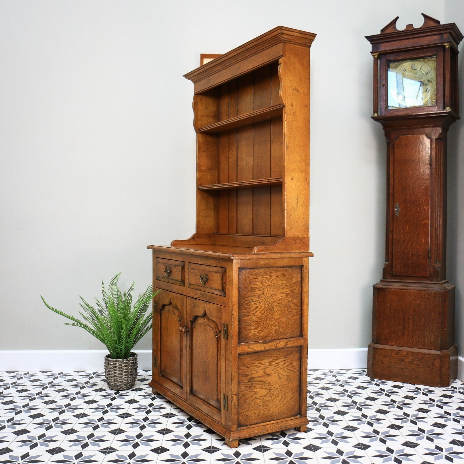 Oak Welsh Dresser In A Titchmarsh And Goodwin Style. photo 659.0