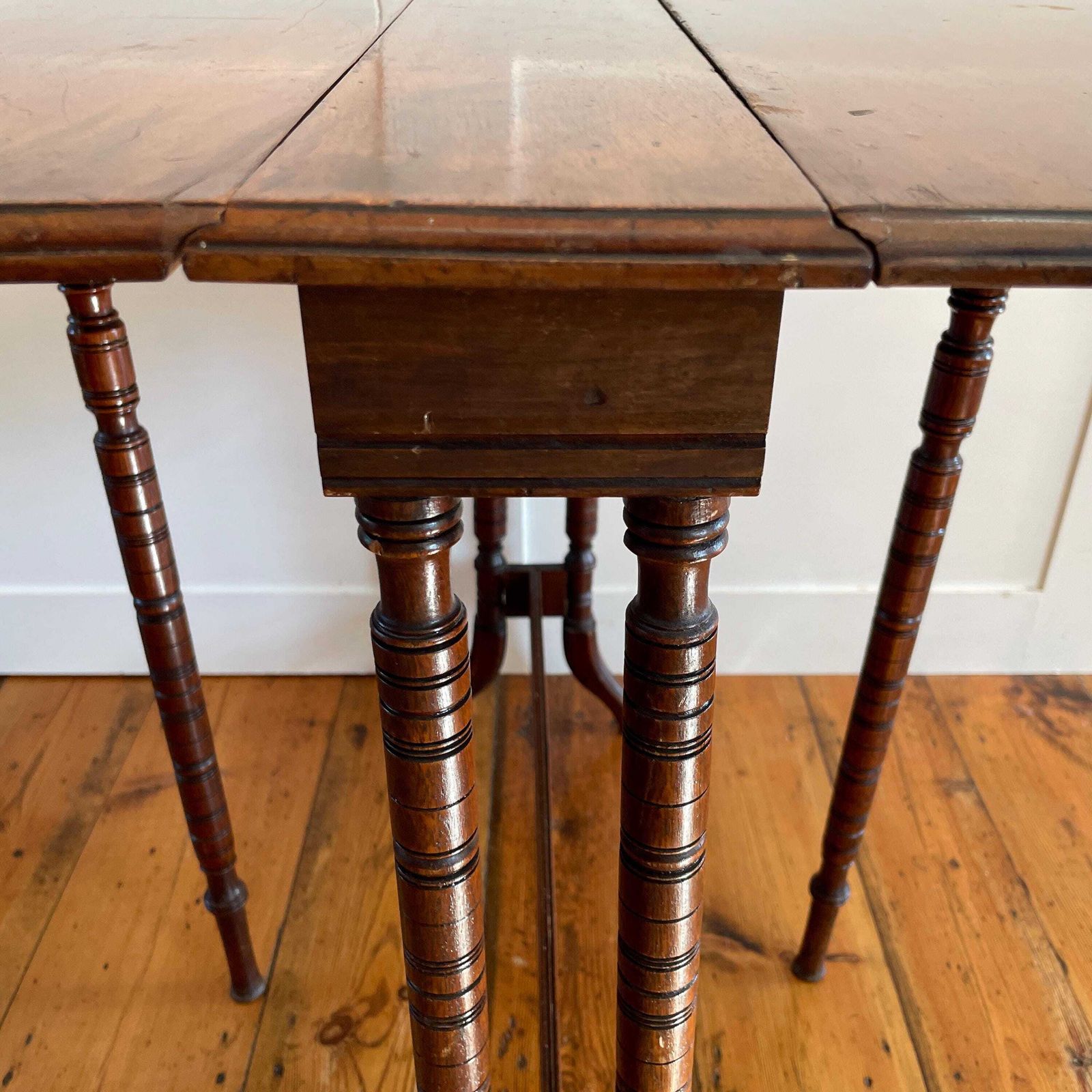 Antique Gateleg Drop Leaf Table Wooden Turned Legs Side End Table English Vintage Solid Wood Folding Hand Carved Accent photo vintage