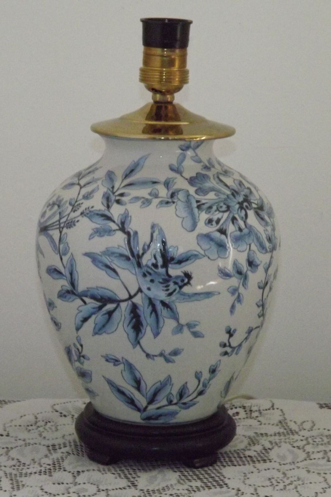 Blue & White Chinoiserie Ginger Jar Table Lamp Raised Bird & Floral Motif photo vinterior