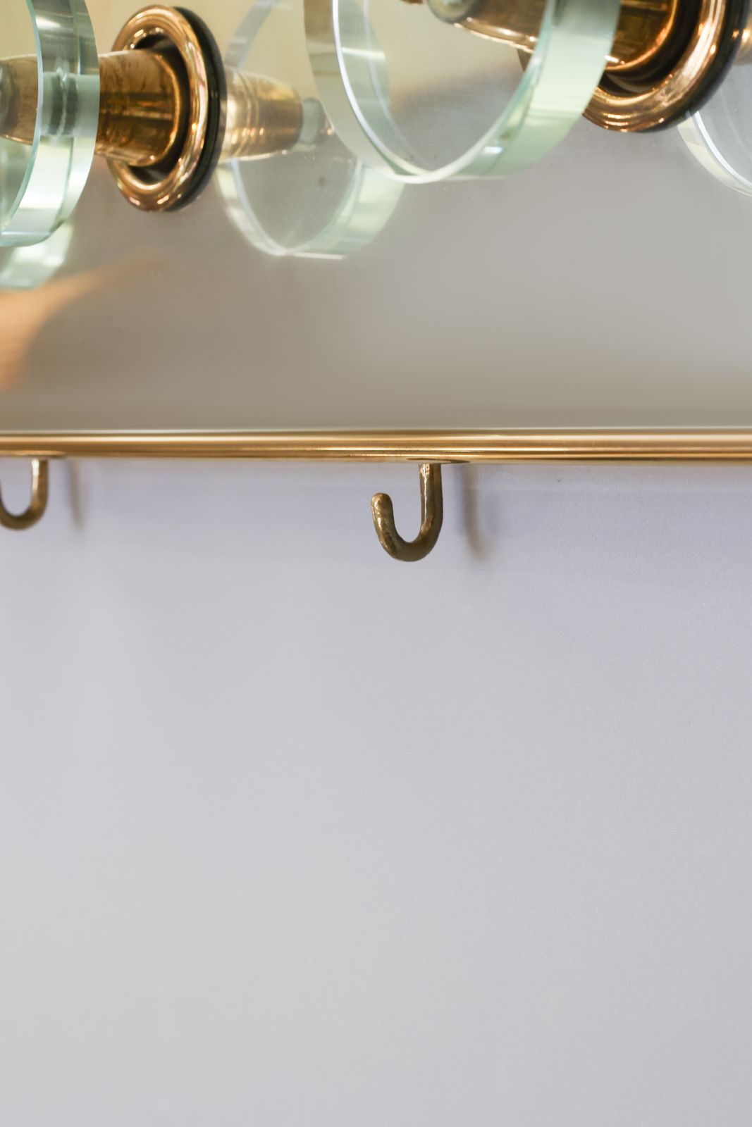 Porte-manteau mural Fontana Arte avec étagère, années 1950, Italie photo Mobilier