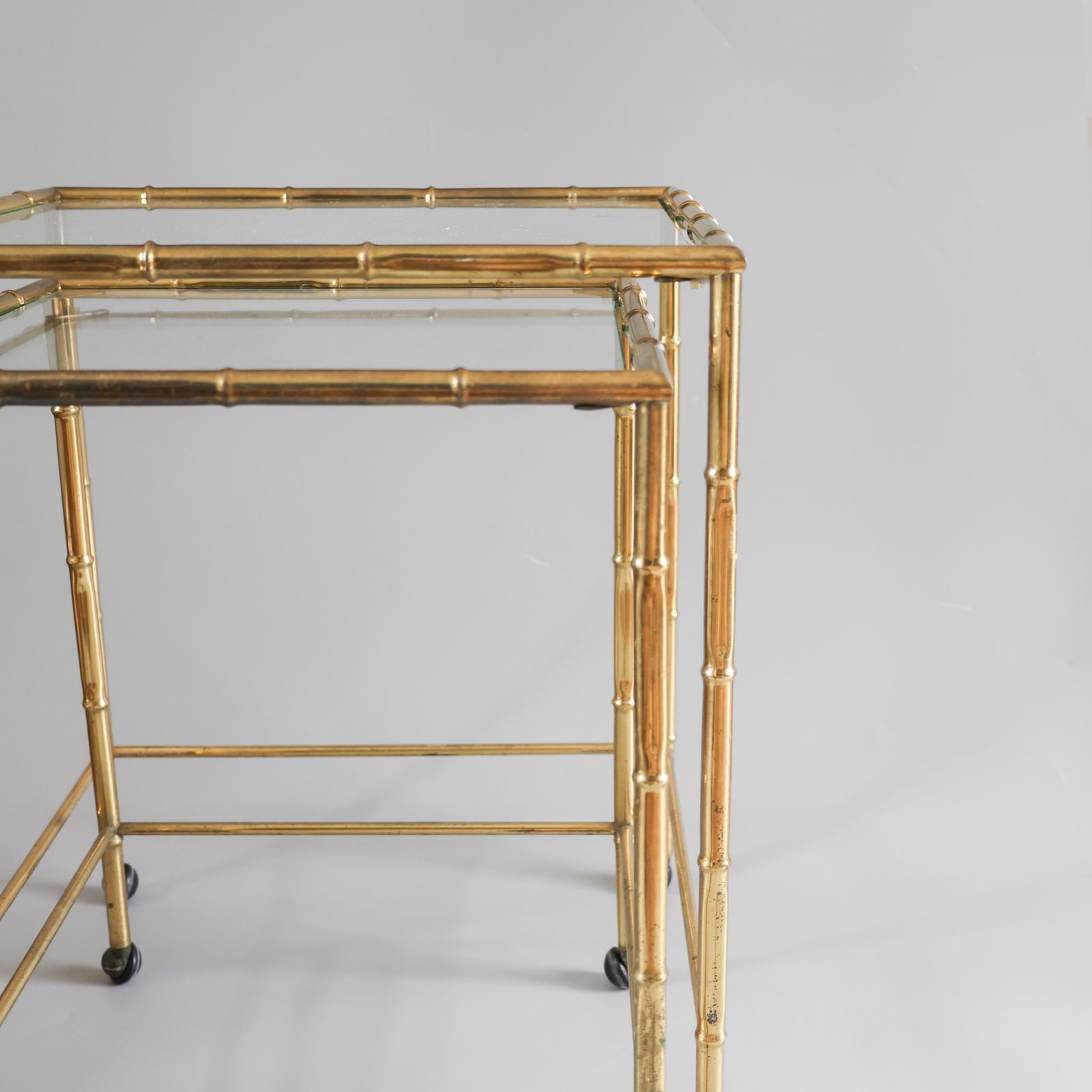 Vintage Bijzettafels Met Faux Bamboe Design photo vinterior