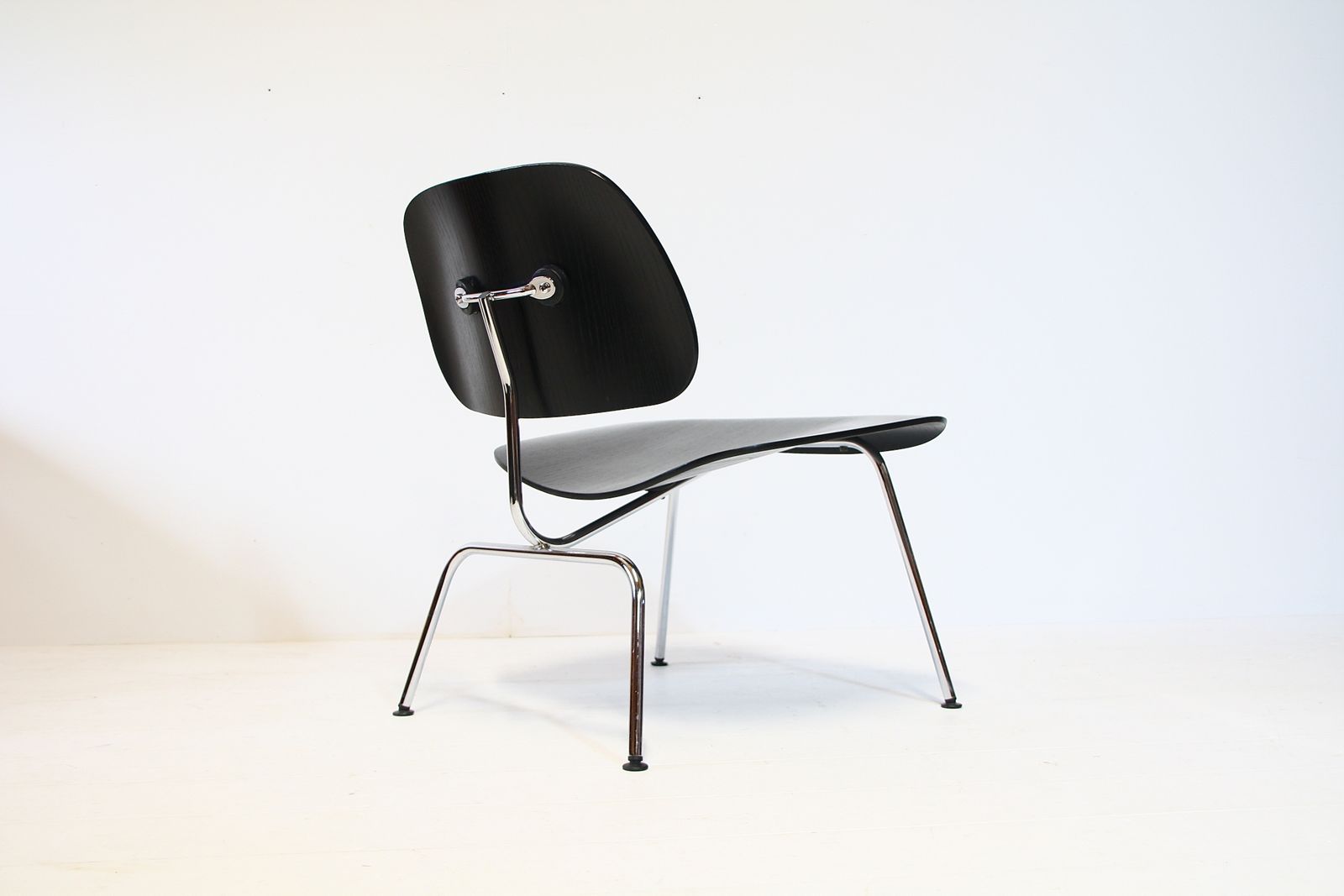 Charles Eames Lcm Lounge Chair In Black Ash & Chrome   Vitra