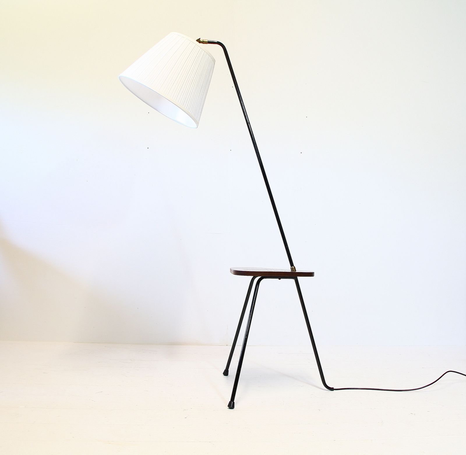 photo furniture Scandinavian Mid Century Grasshopper Floor Lamp   Teak C.1950