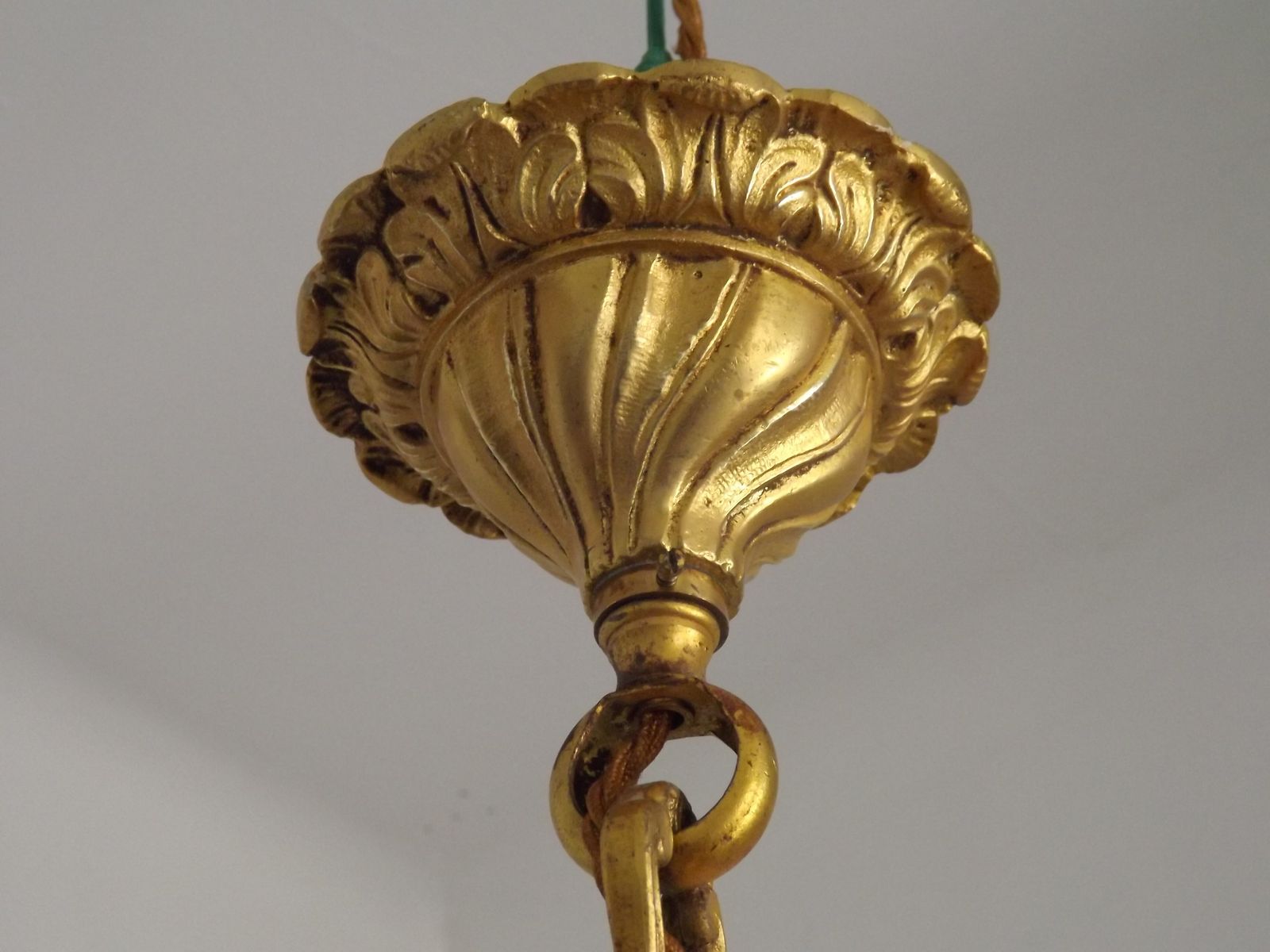 Grote, zware Franse Art Nouveau kroonluchter met 6 lichtpunten, messing en kristal photo vintage