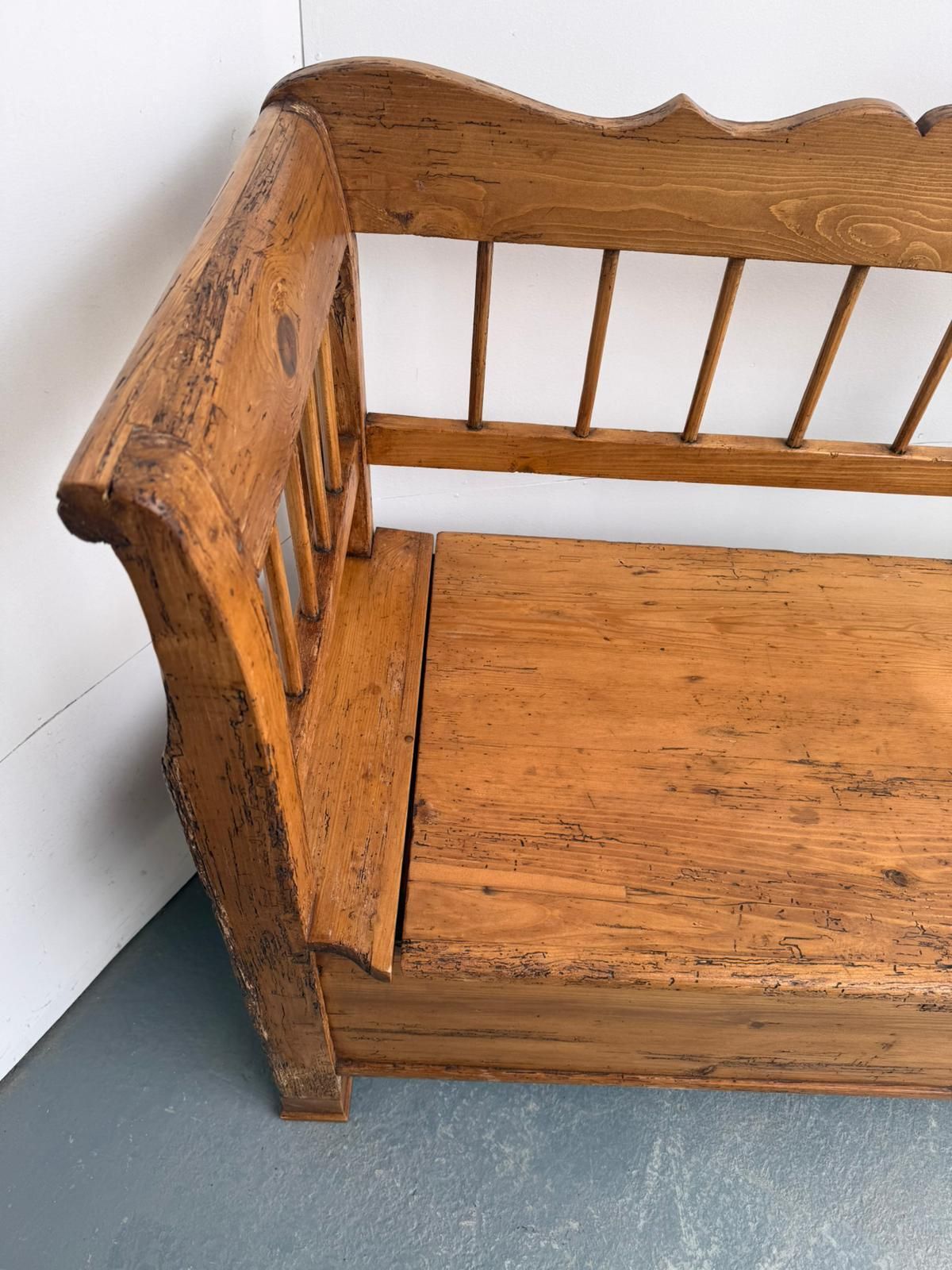 A Lovely Georgian Pine Waxed Original Hungarian 2/3 Seater Settle photo 795.0