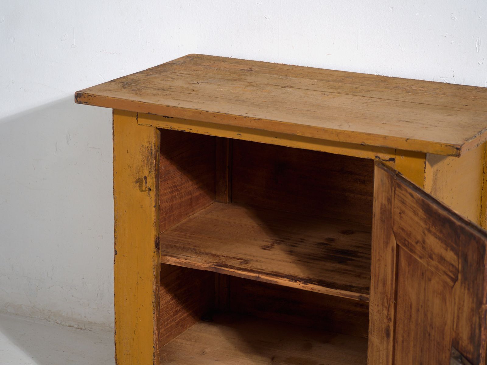 photo furniture Small Chest Of Drawers In Pine – Central Europe, Circa 1890
