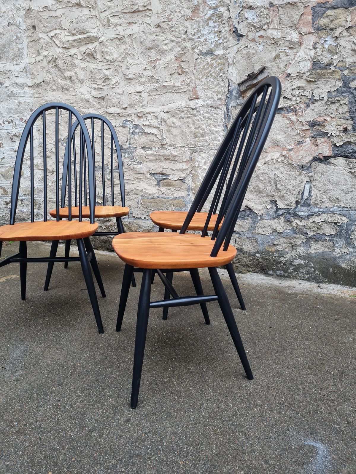 Set Of 4 Ercol Hoop Back 365 Windsor Dining Chairs In Black And Elm photo 645.0