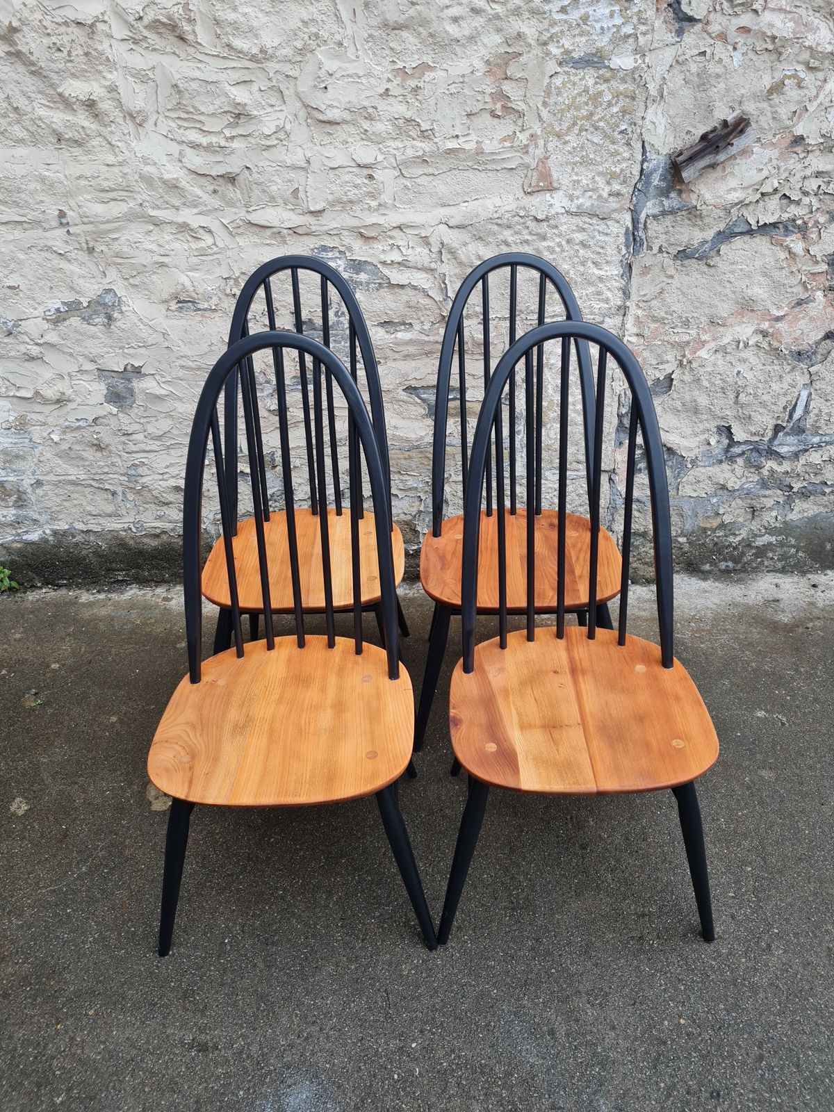 photo vinterior Set Of 4 Ercol Hoop Back 365 Windsor Dining Chairs In Black And Elm