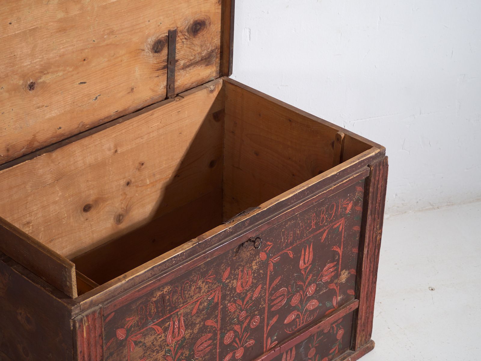 Antique Dowry Chest In Pine With Painted Tulips – Central Europe, 1891 photo 2078.0