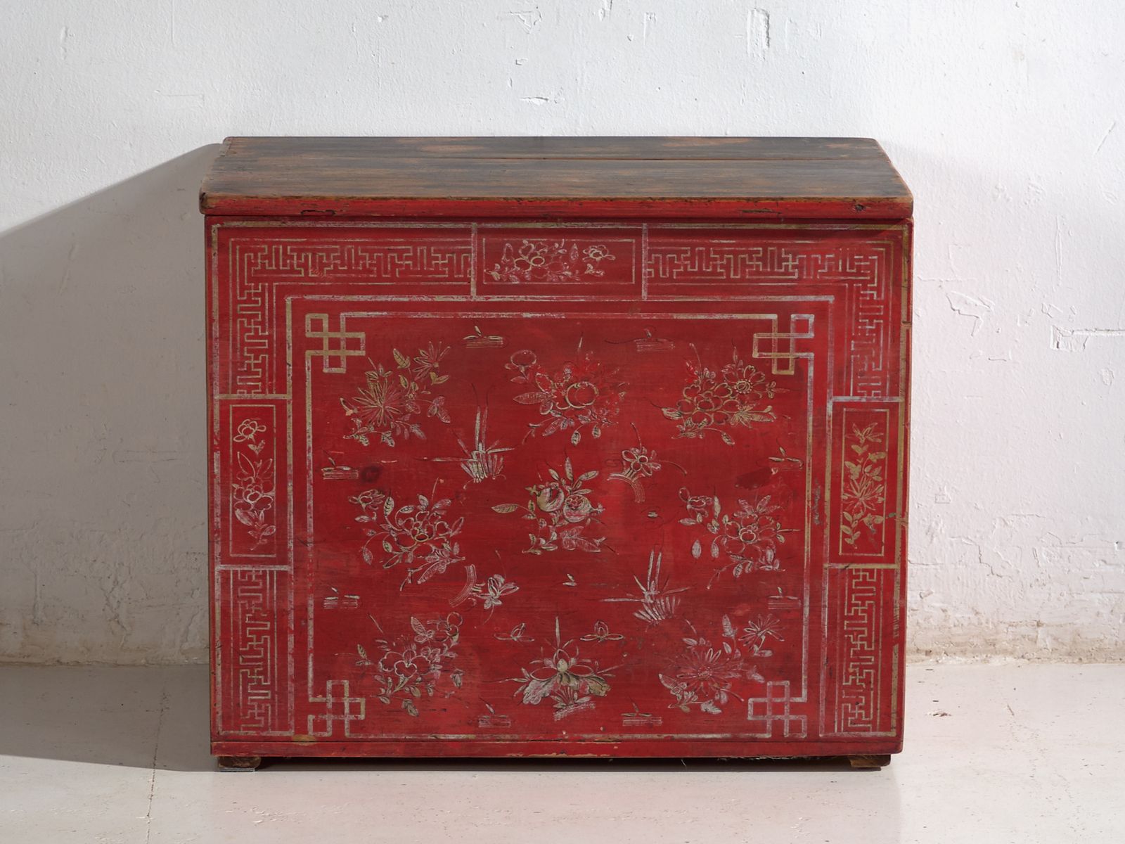Antique Chinese Painted Trunk In Pine Wood – Dongbei, Circa 1930 photo Furniture
