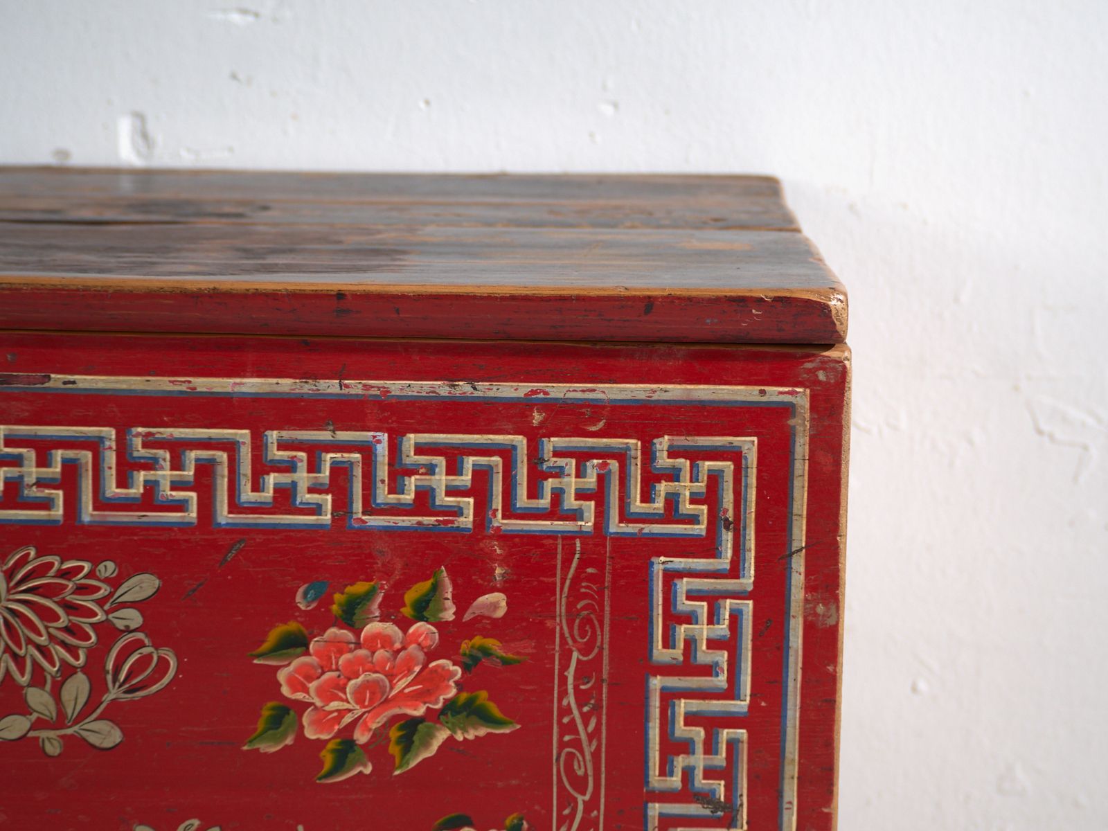 Antique Chinese Painted Trunk In Pine Wood – China, Circa 1930 photo vinterior