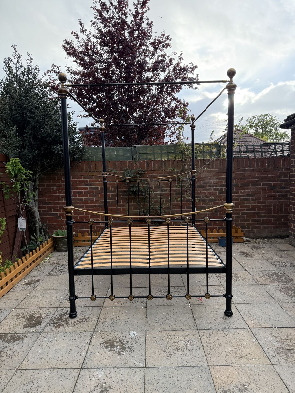 photo vintage Statement "Obc" Selkirk Iron / Metal & Brass Four Poster King Canopy  Great Condition