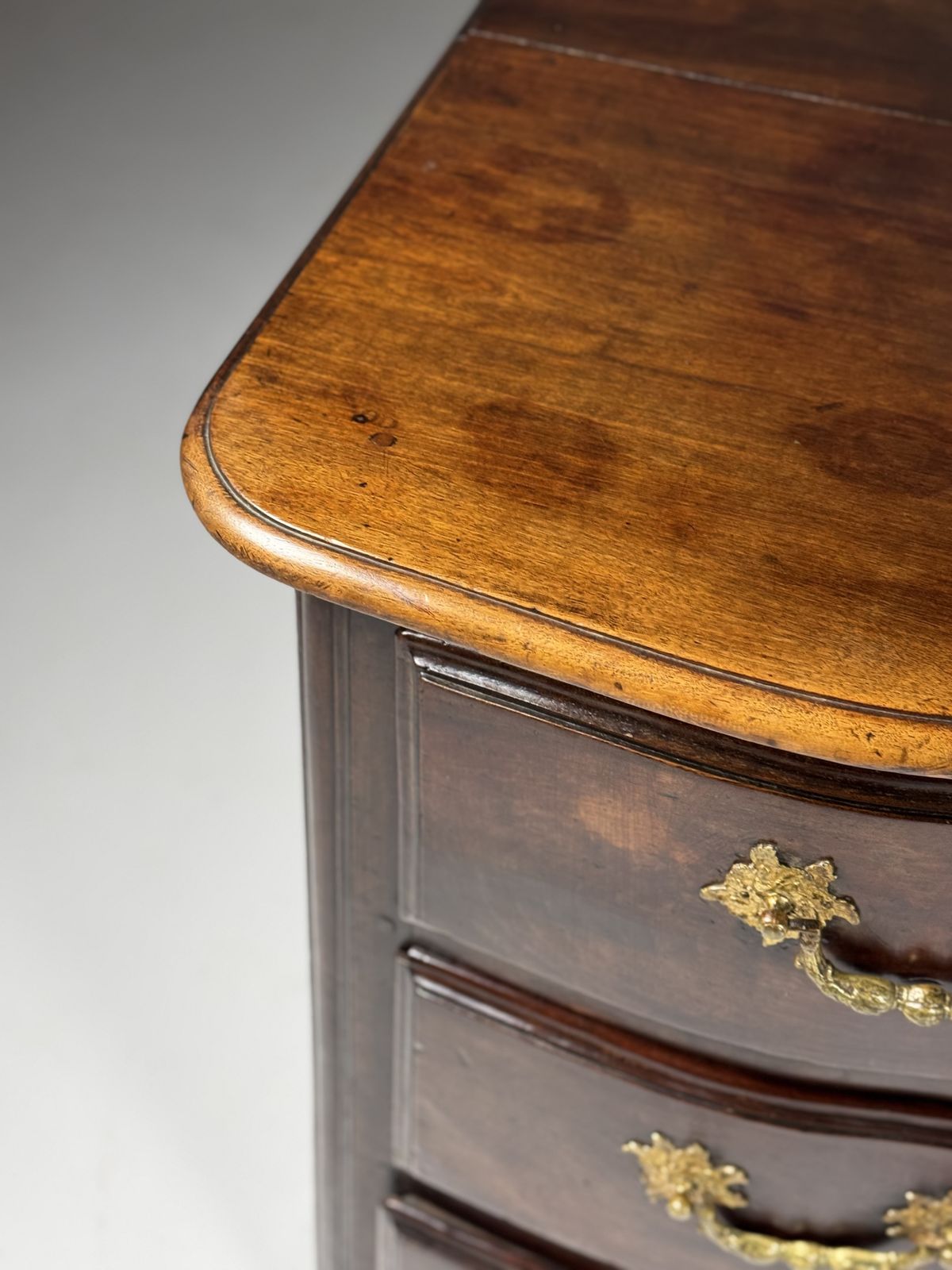 photo furniture 18th Century French Chest Of Drawers
