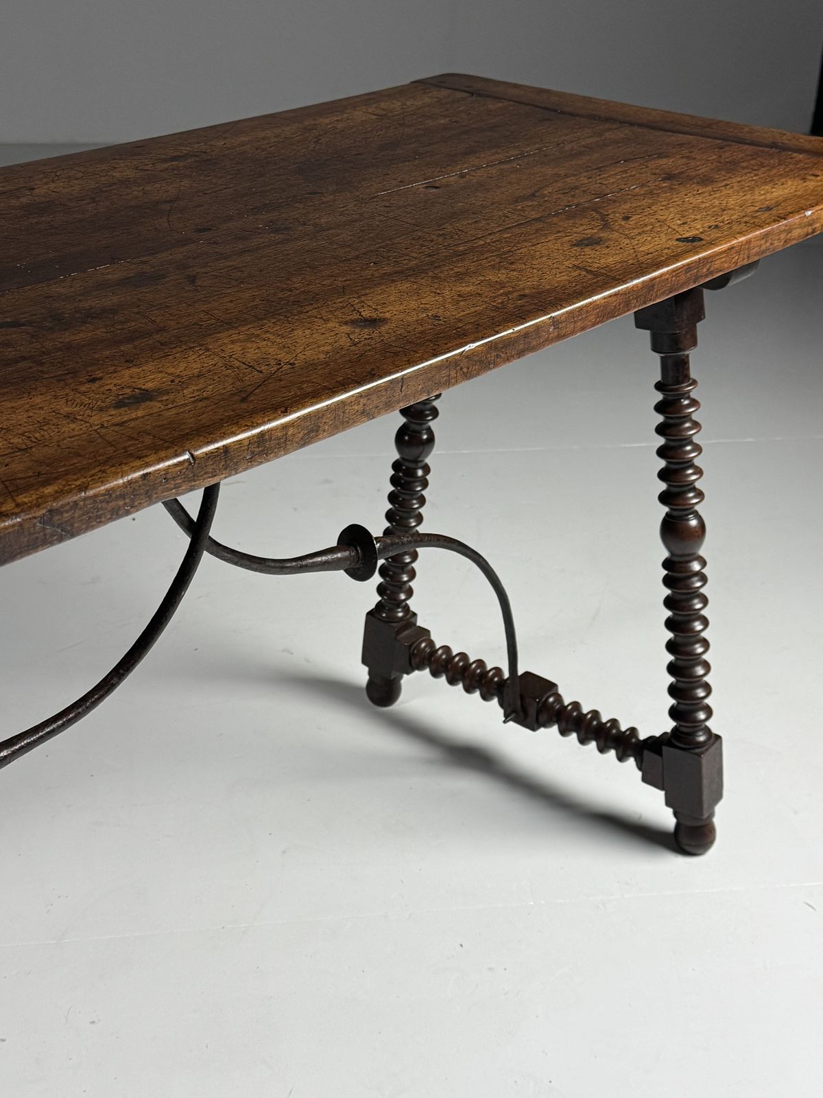 photo vintage Spanish Table 18th Century, 18th Century And Earlier